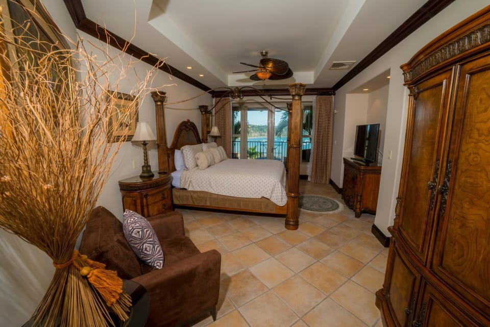 Marbella 3D 3 BR Ocean View House in Herradura