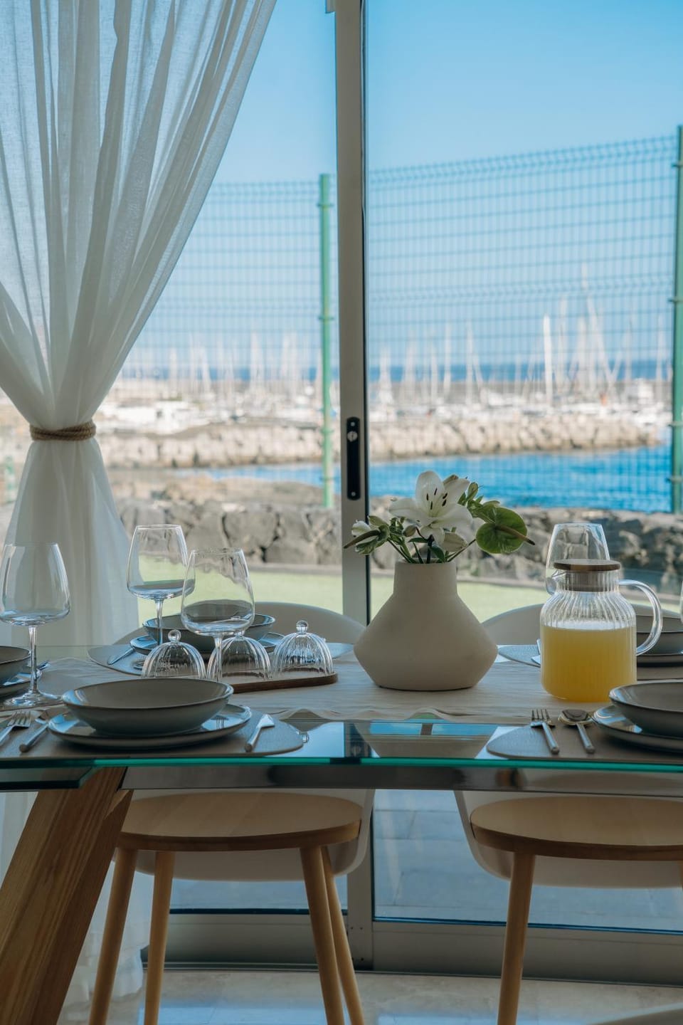 Day, Natural landscape, View (from property/room), Balcony/Terrace, Living room, Food and drinks, Seating area, Dining area, Food, Sea view, Drinks
