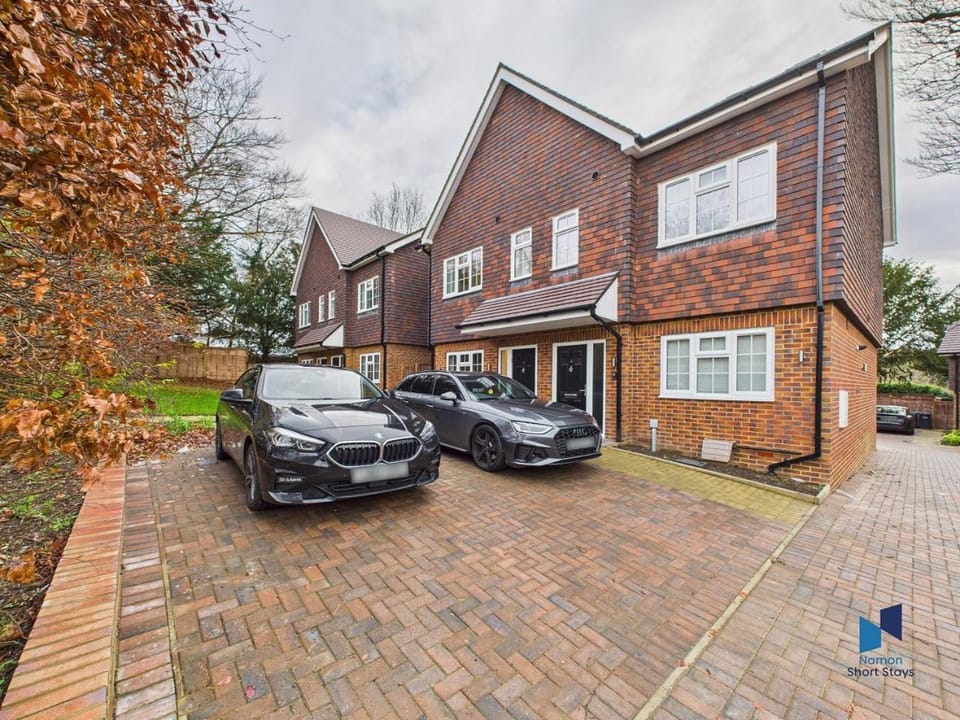 Property building, Neighbourhood, Street view, Parking