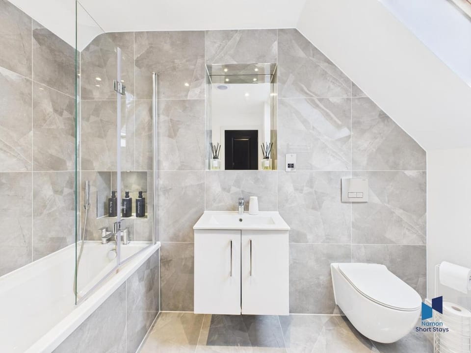 Shower, Toilet, Bathroom, Bath, towels