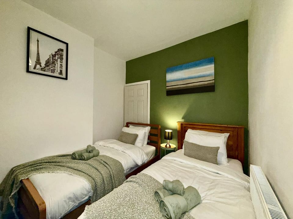 Long Eaton Cosy Homestay Close to Town & Station House in England