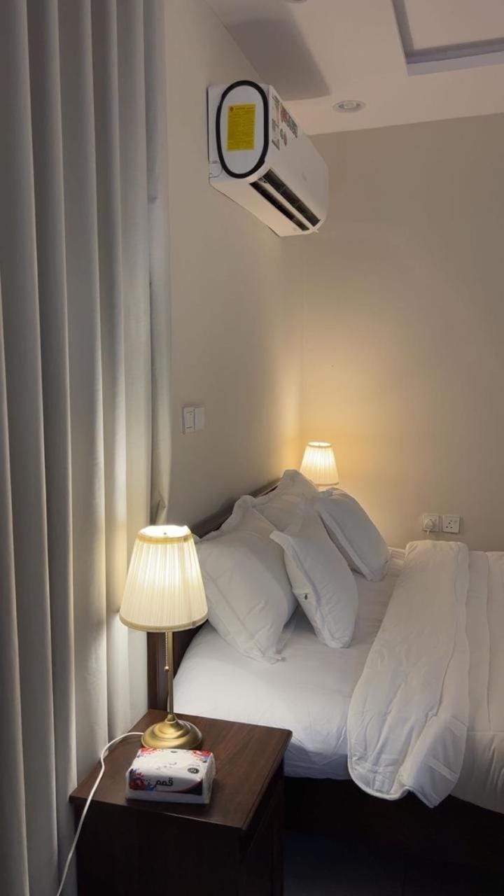 استديو روز الفندقي بمدخل خاص وجلسة خارجية Apartment in Riyadh