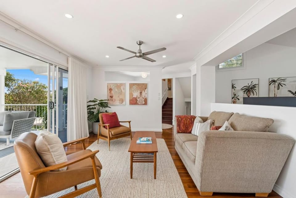 Miss Beachy - Stunning Beachfront Home, Pets OK House in Sapphire Beach