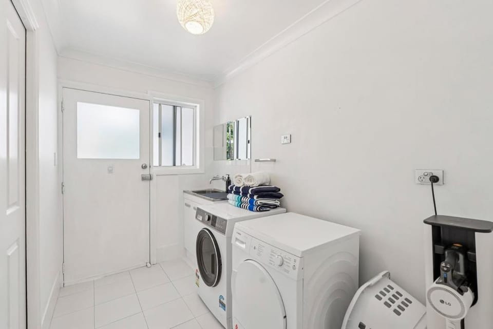 Miss Beachy - Stunning Beachfront Home, Pets OK House in Sapphire Beach