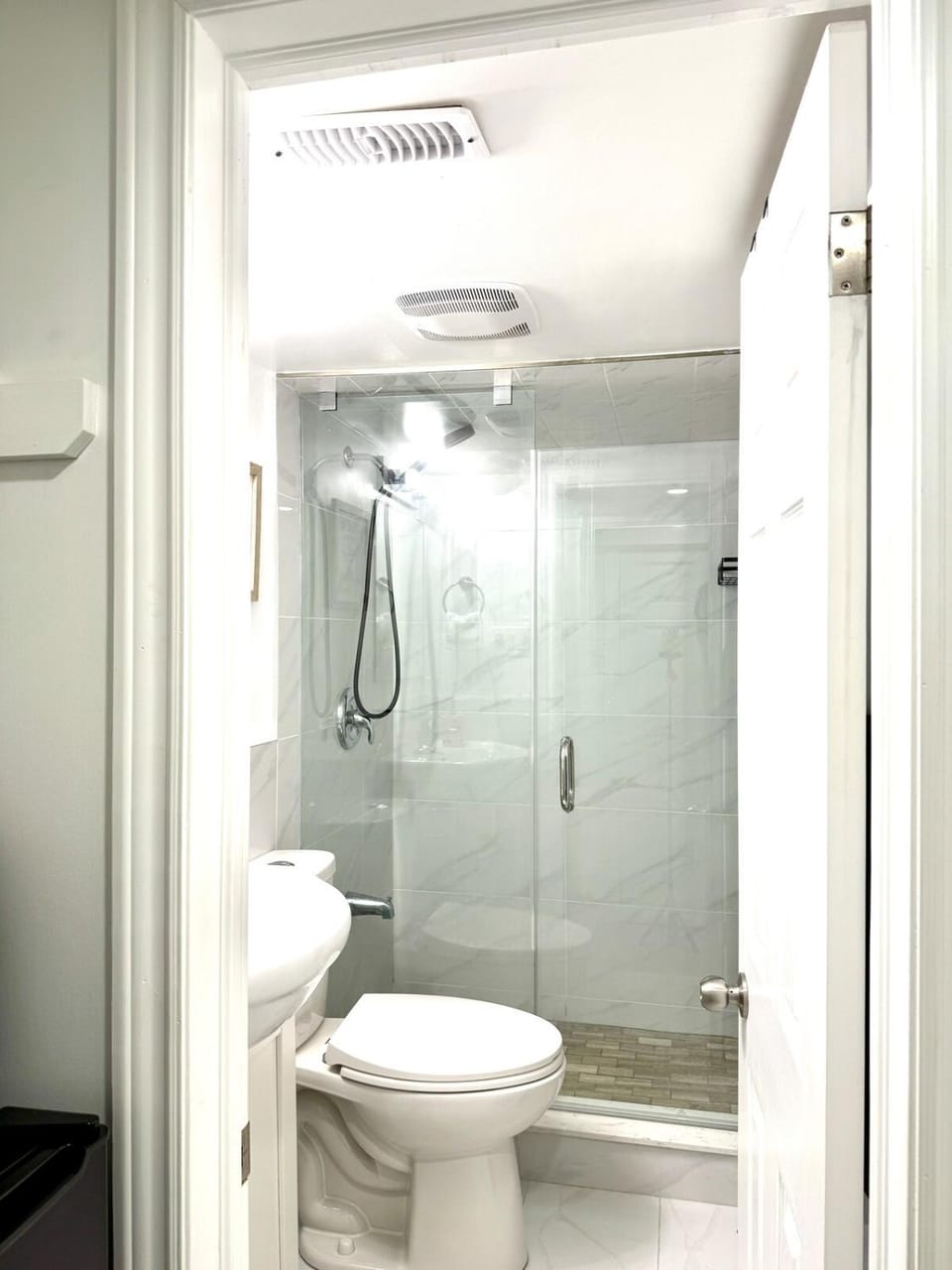 Shower, Toilet