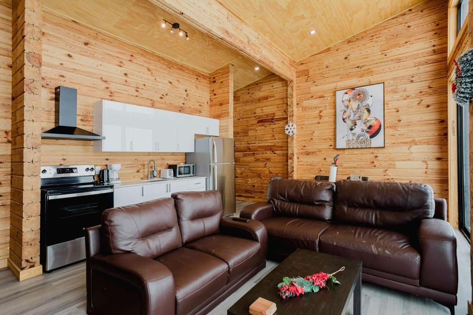 Rice Lake #8 2-BDR Lakefront Cottage House in Otonabee-South Monaghan