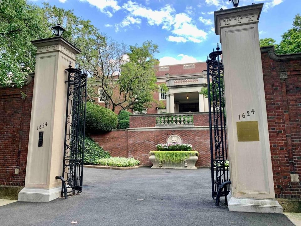 Prime DC 3BR 2Story Home - 95WalkScore Steps to Cafes Dining Nightlife Grocery Metro - Close to Downtown Apartment in Arlington