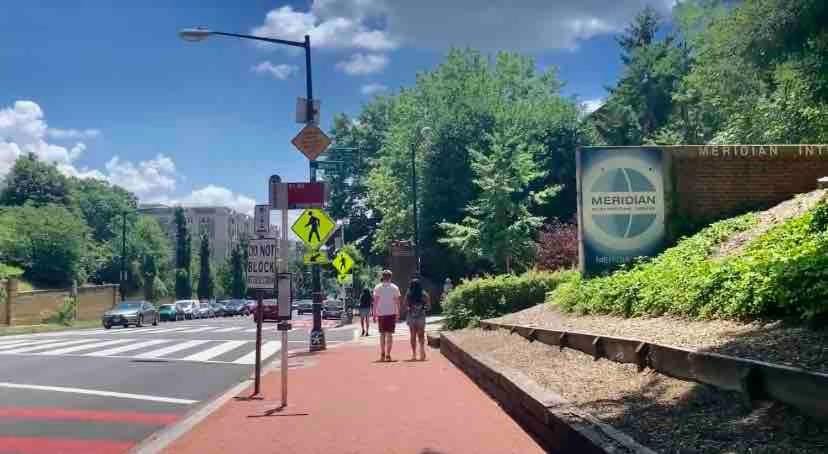 Prime DC 3BR 2Story Home - 95WalkScore Steps to Cafes Dining Nightlife Grocery Metro - Close to Downtown Apartment in Arlington
