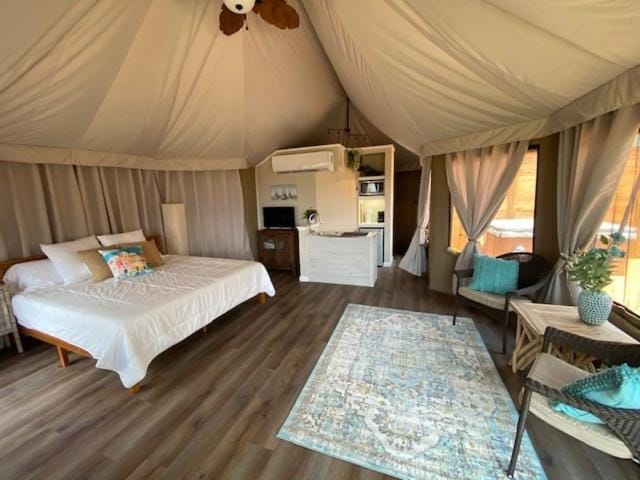 Premium Suite 1-Safari Tent-Private Hot Tub Luxury tent in Lake Travis