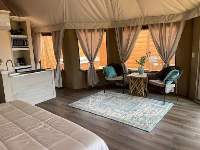 Premium Suite 1-Safari Tent-Private Hot Tub Luxury tent in Lake Travis