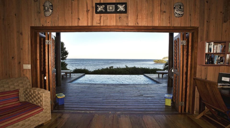 Brisa del Mar Oceanfront Luxury vacation rental on Private Estate Villa in Bay Islands Department