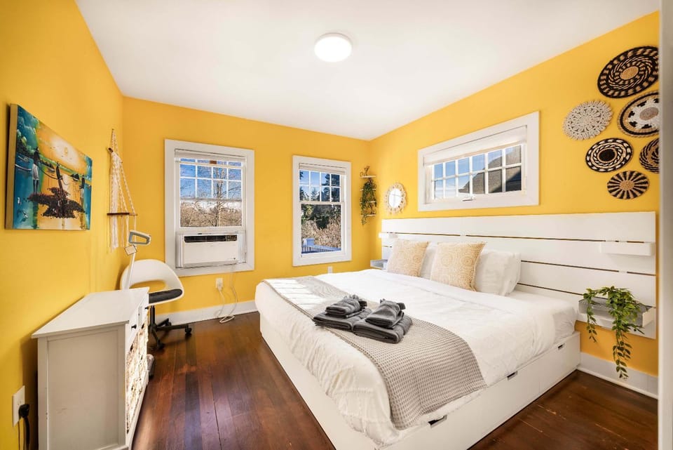 Sunny Seattle Home Mt Rainier UW Steps Away House in University District
