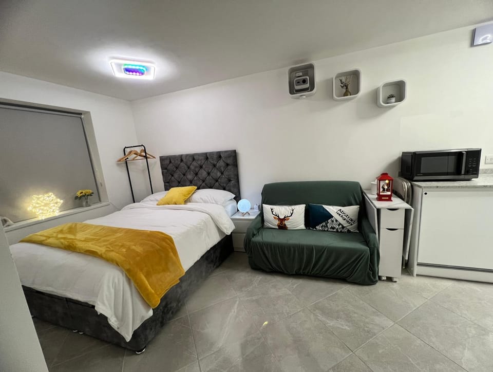Sheffield Modern Studio with Free EV Charging Bed and Breakfast in Sheffield