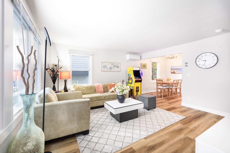 West Seattle Retreat w 3 AC - Near Alki Beach House in Seattle