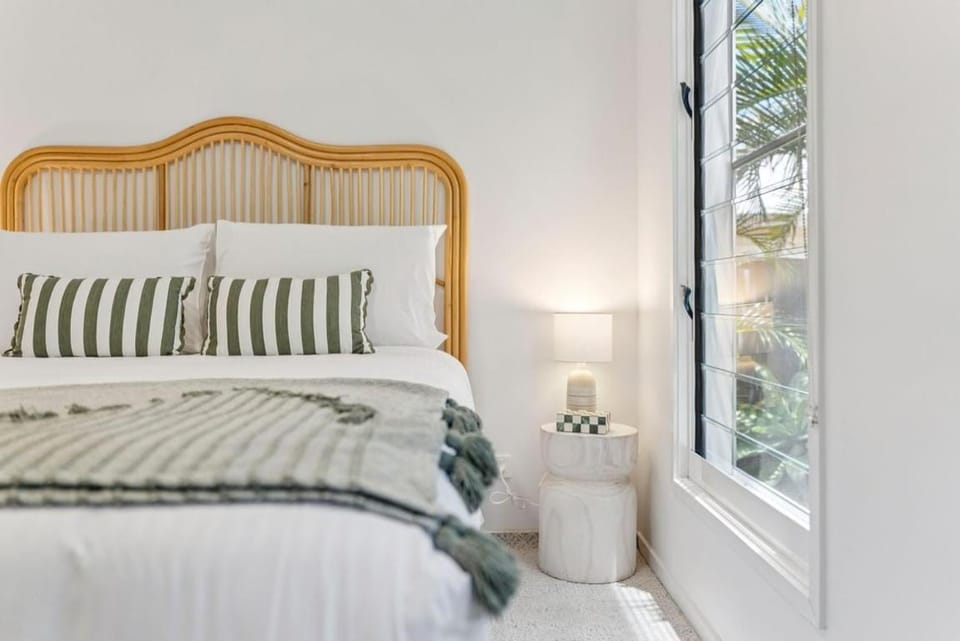 The Cheeky Palm - Beachy, enjoy a cheeky cocktail! House in Woolgoolga