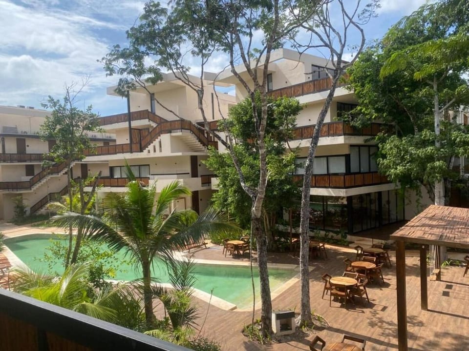Swimming pool