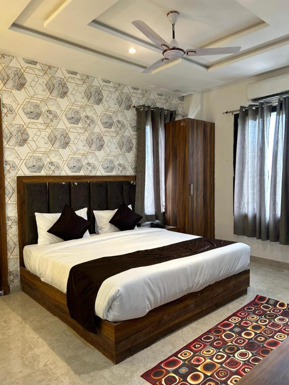 Bed, Photo of the whole room, Bedroom, fireplace