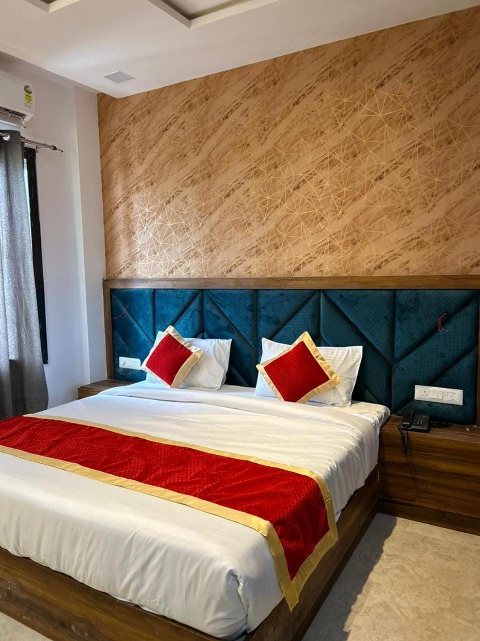 Bed, Photo of the whole room, Bedroom