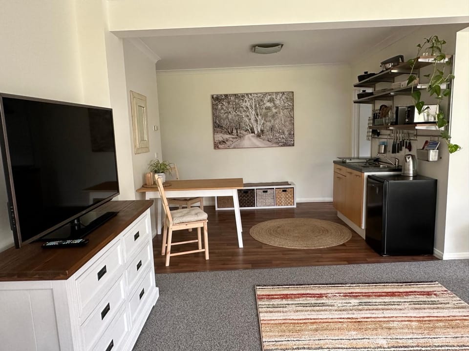TV and multimedia, Kitchen or kitchenette, Dining area