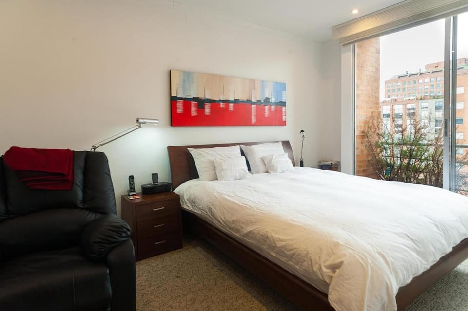 Bright, Warm, Comfy and Prime Location Apartment in Bogota
