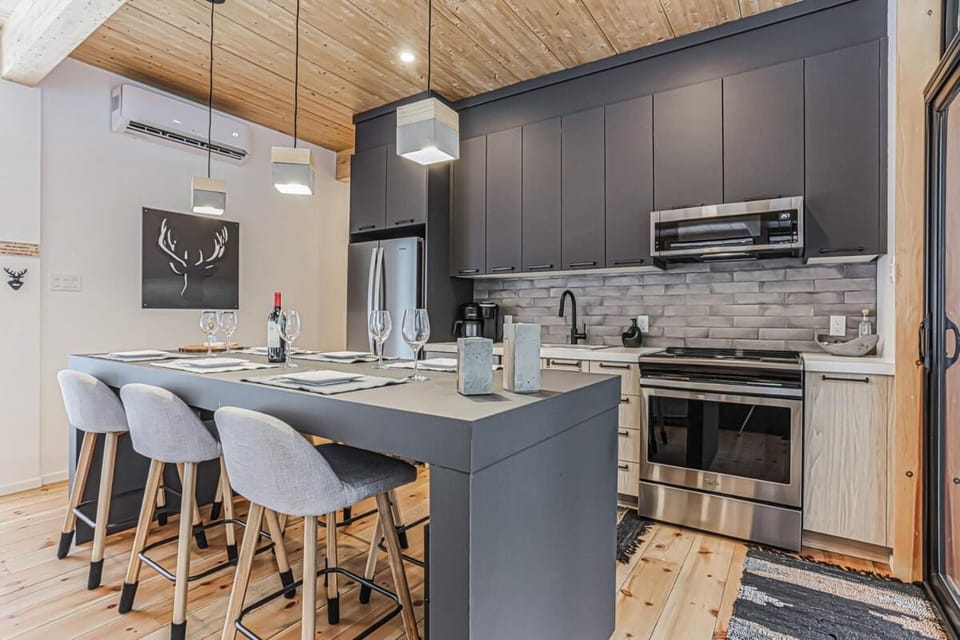 Kitchen or kitchenette, kitchen