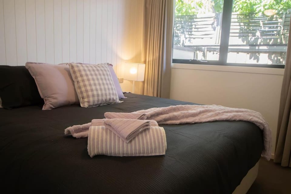 Comfort By The Lake House in Ballarat