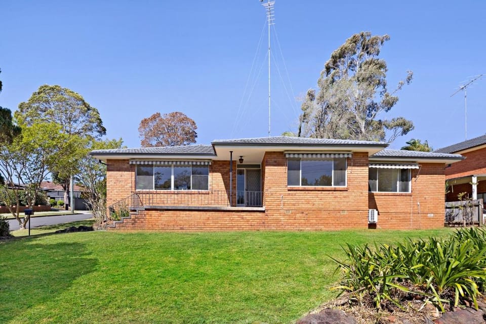 Premium Five Bedroom House with Swimming Pool Villa in Sydney