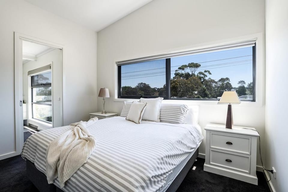 Fresh, Modern Escape, Minutes to the Beach House in Ocean Grove