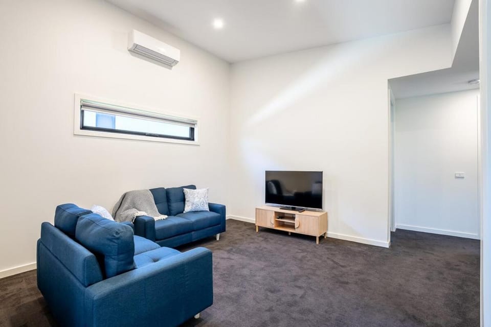 Fresh, Modern Escape, Minutes to the Beach House in Ocean Grove