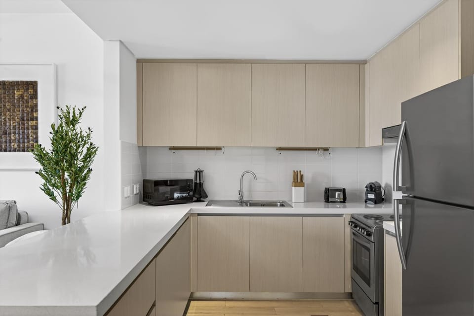 Coffee/tea facilities, Kitchen or kitchenette, oven, stove, toaster