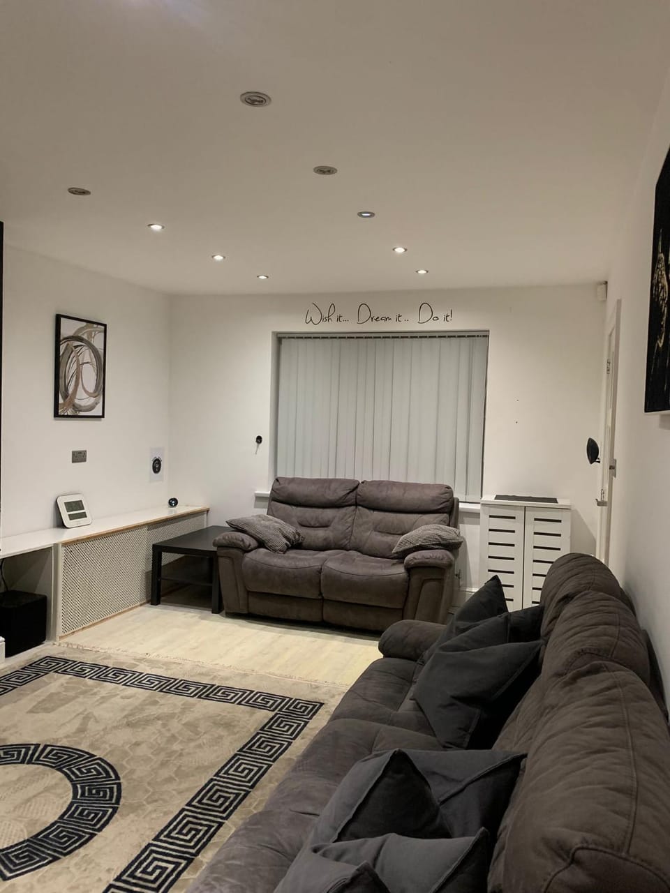 Modern house, sleeps 6, contractors welcome House in Nottingham