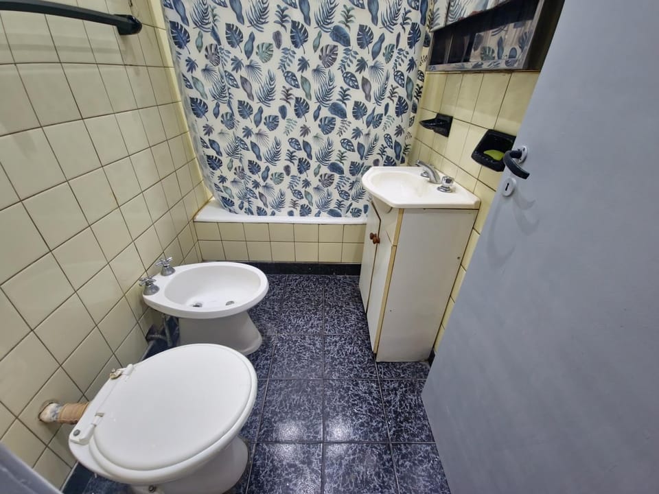 Shower, Toilet