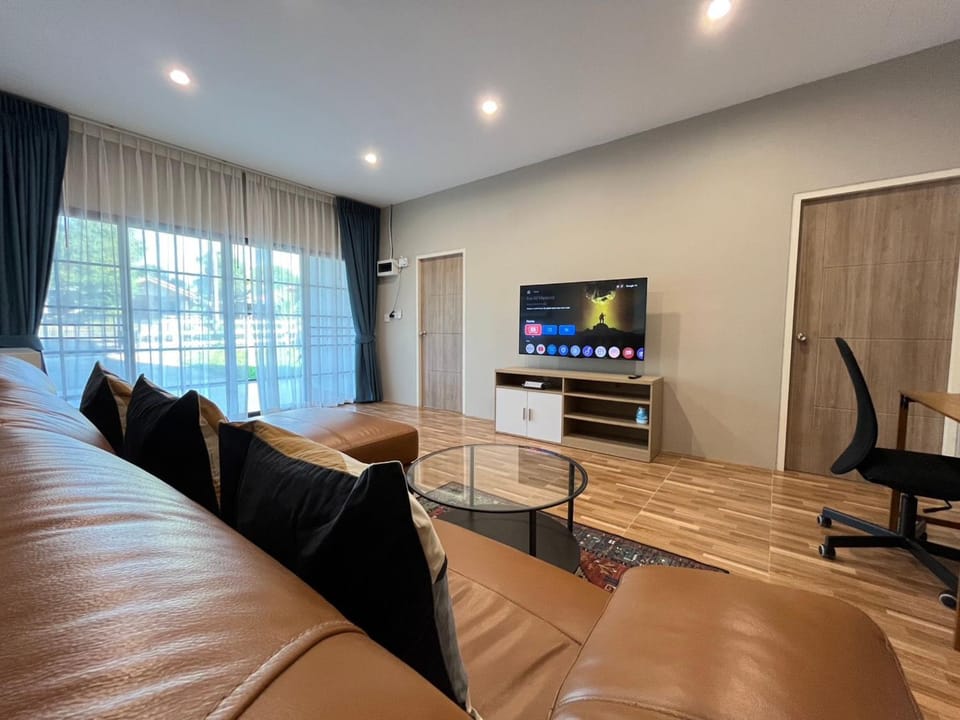 Communal lounge/ TV room, TV and multimedia, Living room