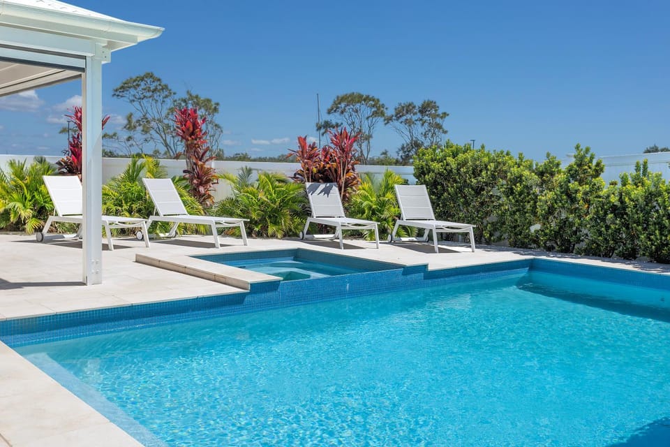 Hot Tub, Swimming pool
