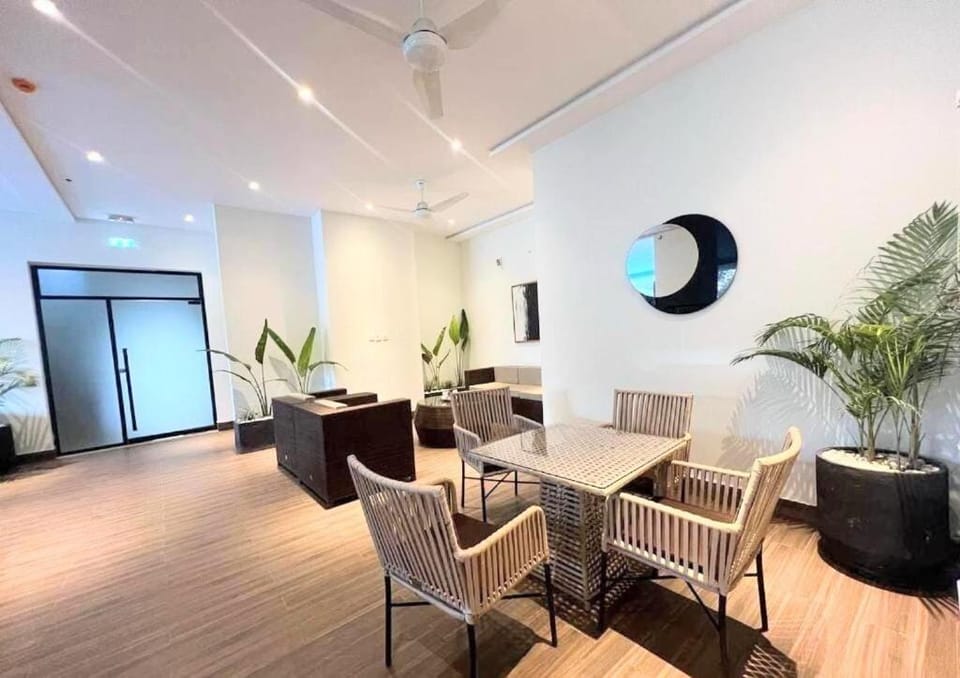 Modern Flat with Lahori Charm & Pool, Gym, Cinema, Gulberg, Zameen Aurum Apartment in Lahore