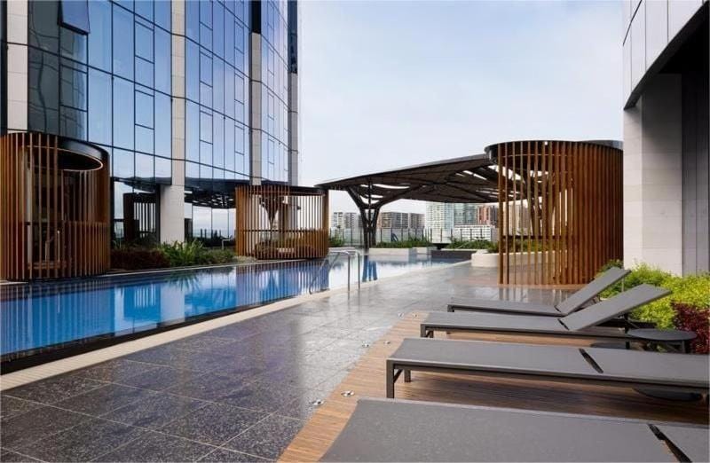 910SD City View Abnb-Style 1BR With 5 Min Walk To Tram, Step To Woolworths Apartment in Southbank