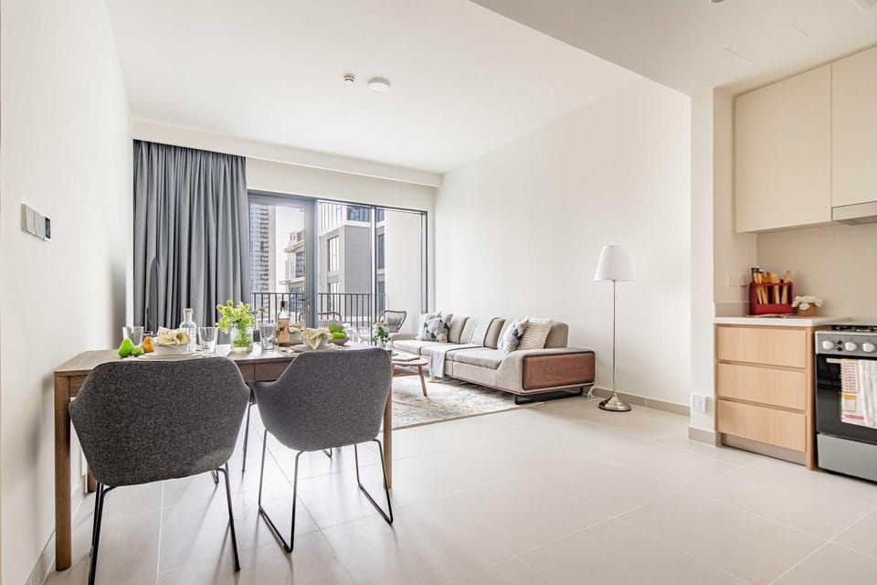 Kitchen or kitchenette, Living room, Seating area, Dining area, stove