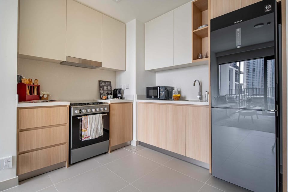Coffee/tea facilities, Kitchen or kitchenette, stove