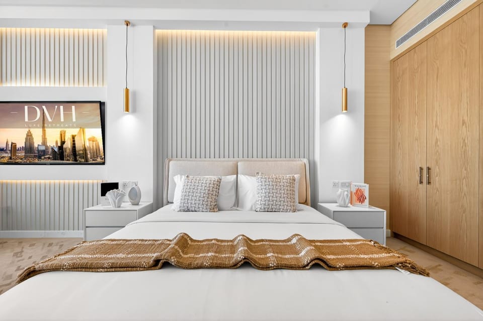 Bed, TV and multimedia, Bedroom, wardrobe