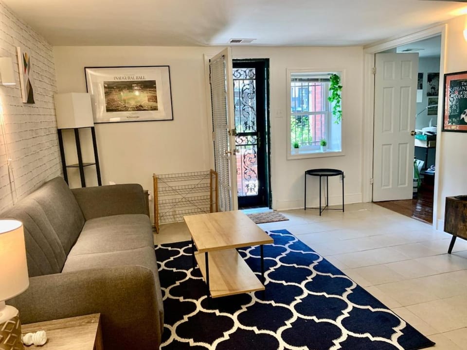 Cozy 1BR in DC 95WalkScore Steps to Cafes Dining Nightlife Grocery Metro - Close to Downtown Apartment in Arlington