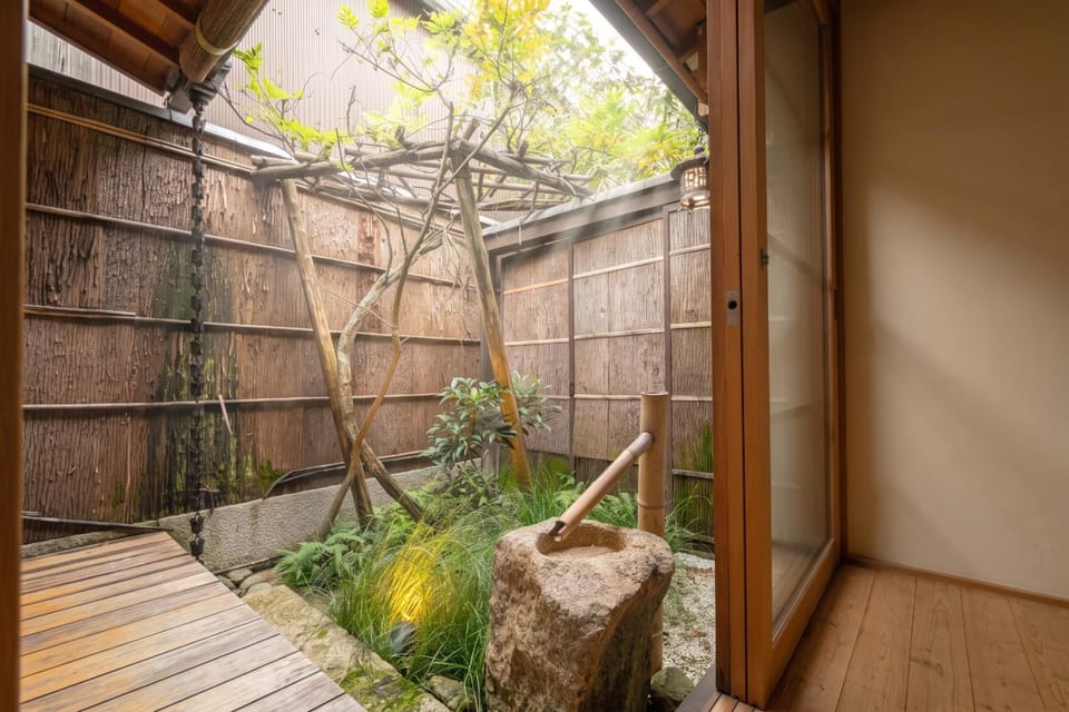Garden, Photo of the whole room