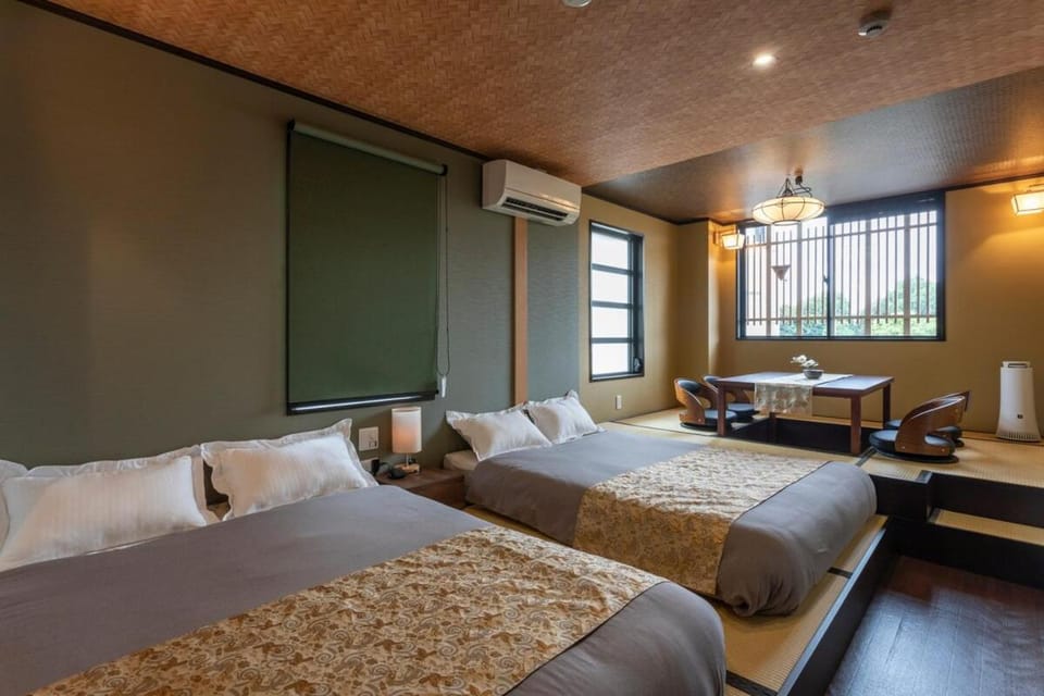 Bed, Photo of the whole room, Bedroom, air conditioner