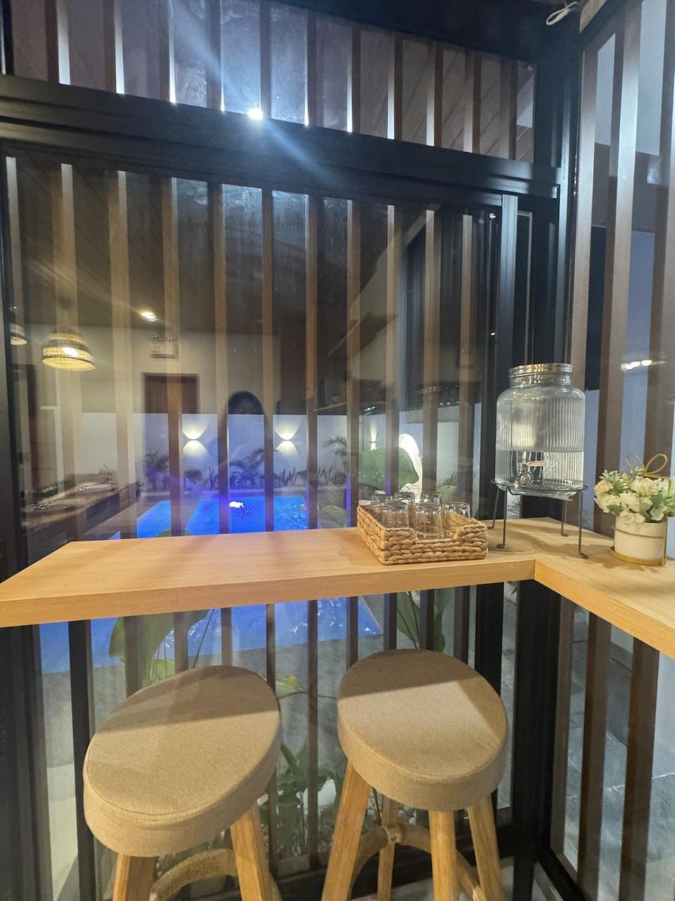 Kitchen or kitchenette, Food and drinks, Dining area