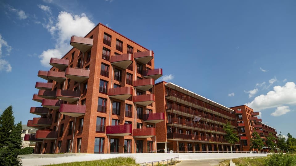 Property building, Day