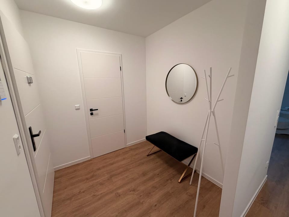 Photo of the whole room, Decorative detail