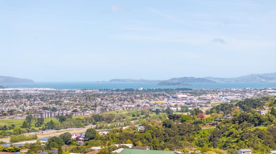 Opulent Haven, Designer Luxury, Expansive Space House in Lower Hutt