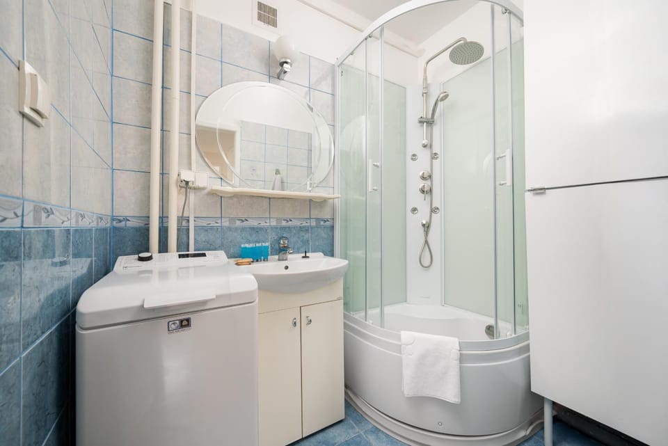 Shower, Bathroom, towels