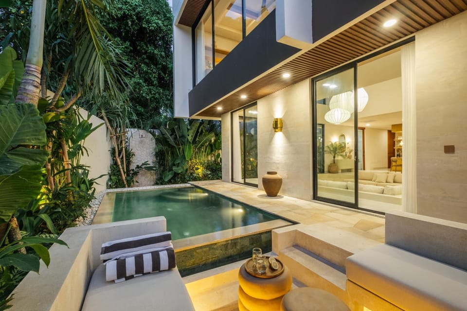Seating area, Pool view, Swimming pool, sunbed