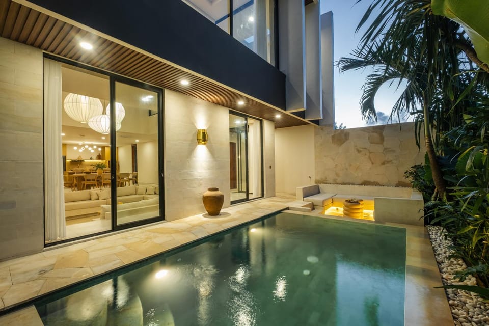 Pool view, Swimming pool, sunbed