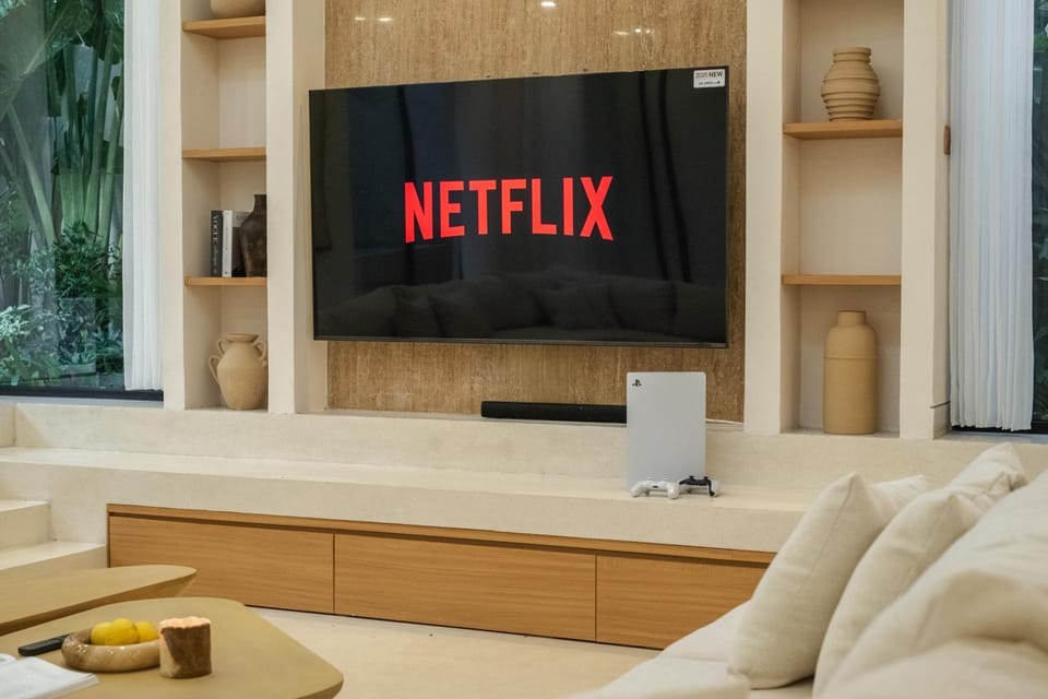 Communal lounge/ TV room, TV and multimedia, Living room, Seating area, Evening entertainment